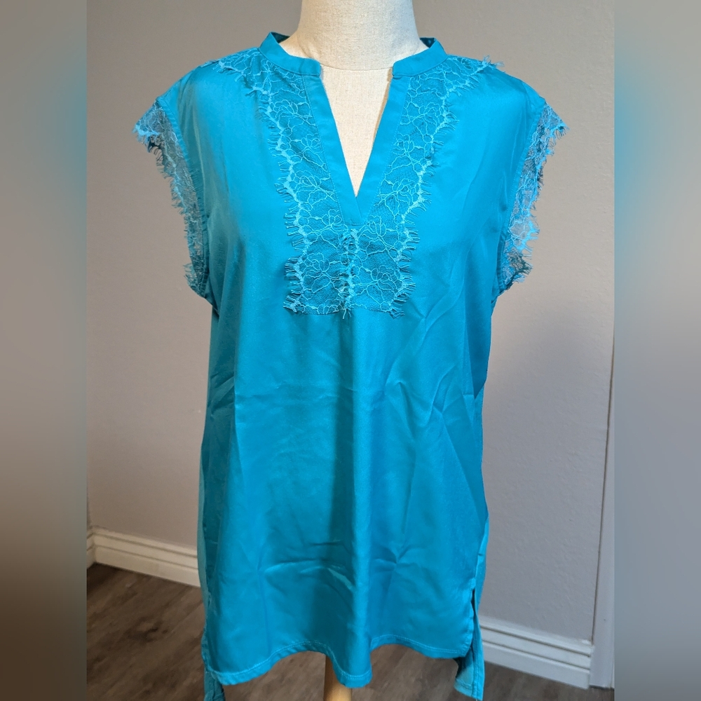 Women's Worthington blouse with lace detailing. Pretty teal color. Size L